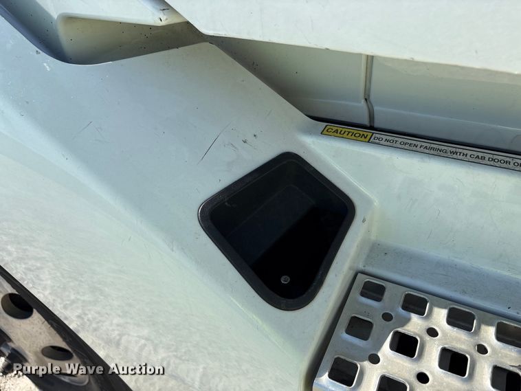 image for item YA1037 2019 Volvo VNL semi truck