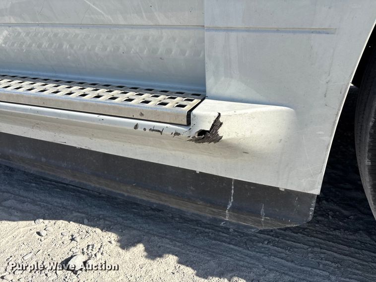 image for item YA1037 2019 Volvo VNL semi truck