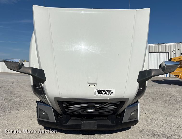 image for item YA1037 2019 Volvo VNL semi truck