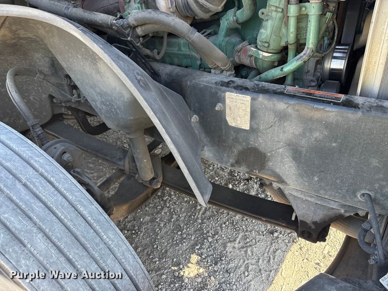 image for item YA1037 2019 Volvo VNL semi truck