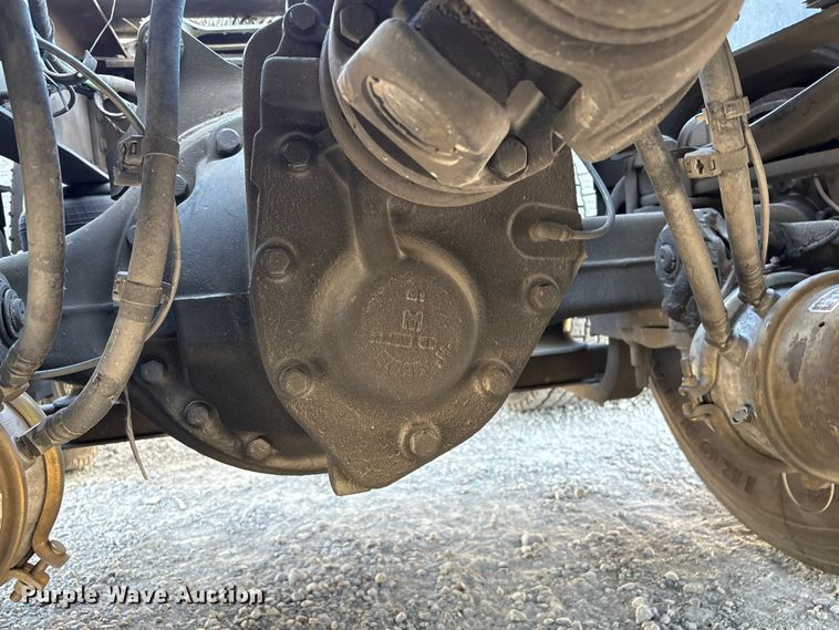 image for item YA1037 2019 Volvo VNL semi truck