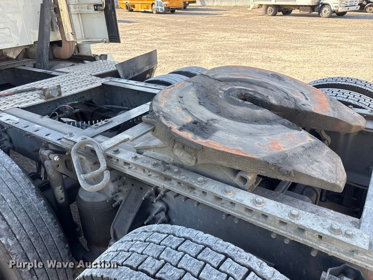 image for item YA1037 2019 Volvo VNL semi truck