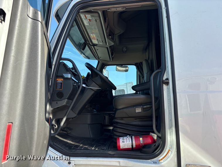 image for item YA1037 2019 Volvo VNL semi truck