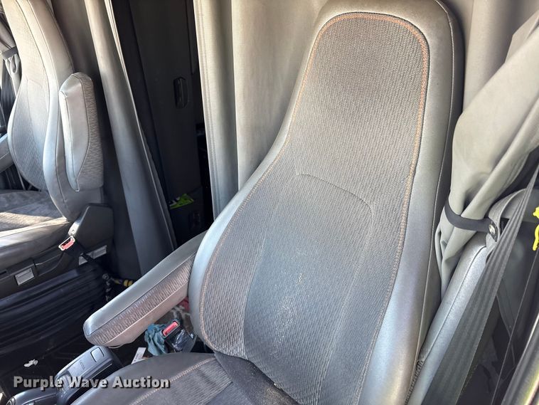 image for item YA1037 2019 Volvo VNL semi truck