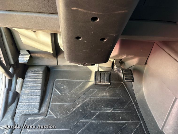 image for item YA1037 2019 Volvo VNL semi truck