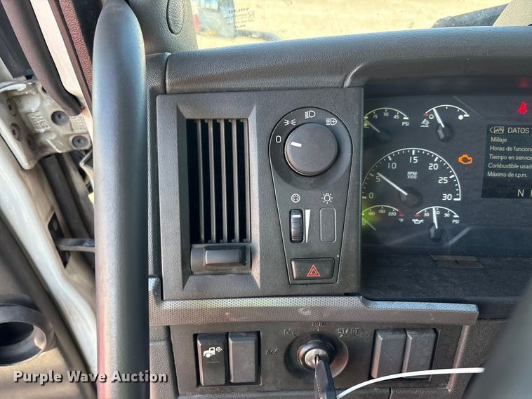 image for item YA1037 2019 Volvo VNL semi truck