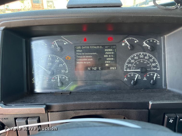 image for item YA1037 2019 Volvo VNL semi truck