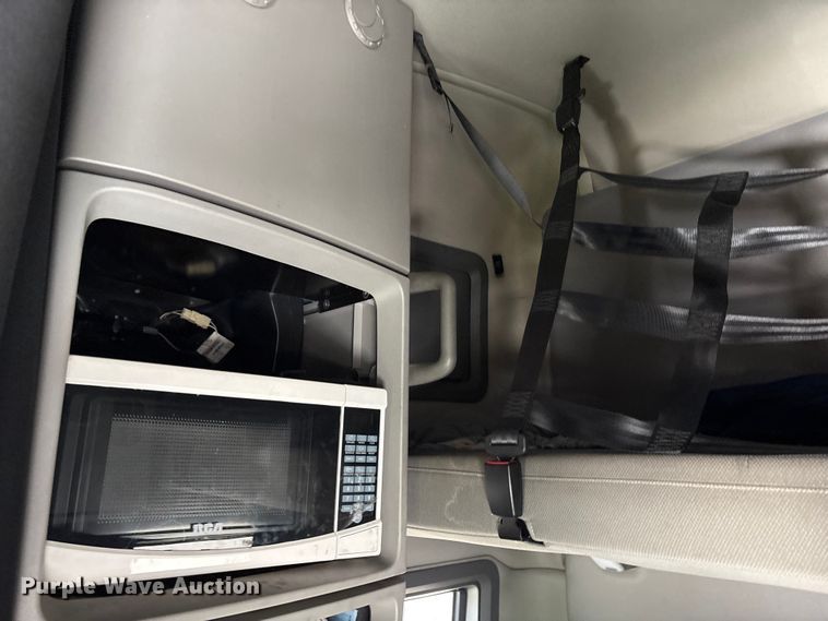 image for item YA1037 2019 Volvo VNL semi truck