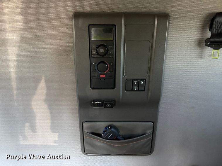 image for item YA1037 2019 Volvo VNL semi truck