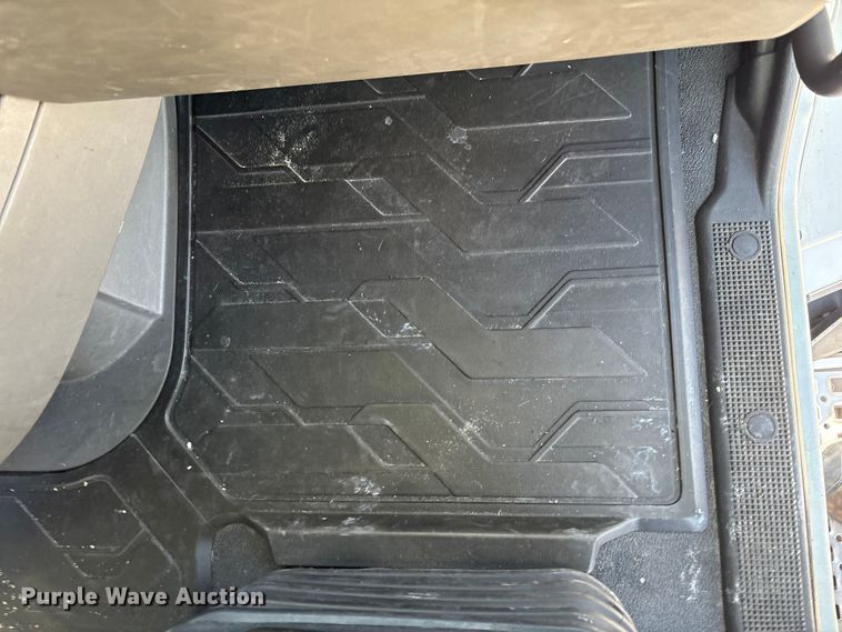 image for item YA1037 2019 Volvo VNL semi truck