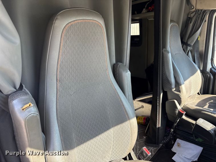 image for item YA1037 2019 Volvo VNL semi truck