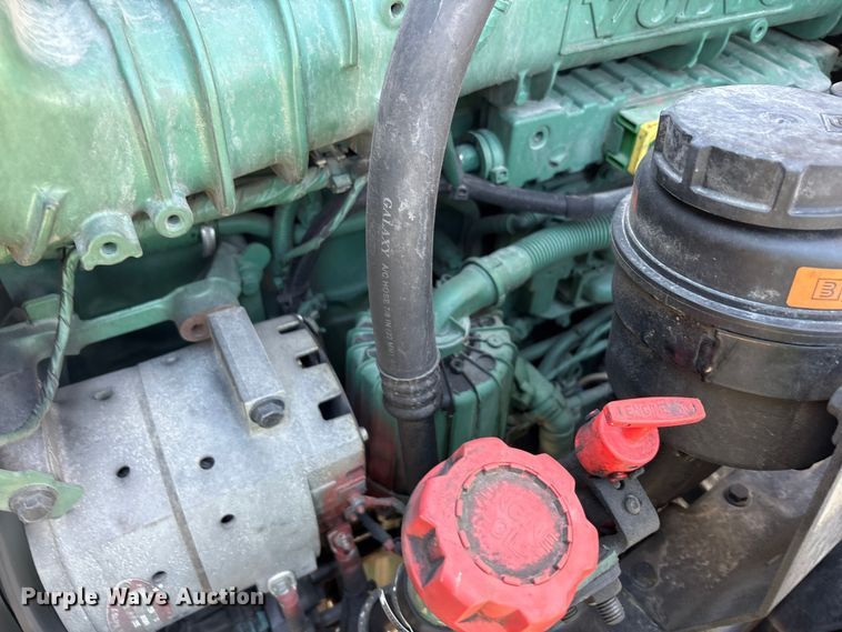 image for item YA1037 2019 Volvo VNL semi truck