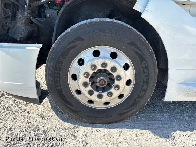 image for item YA1037 2019 Volvo VNL semi truck