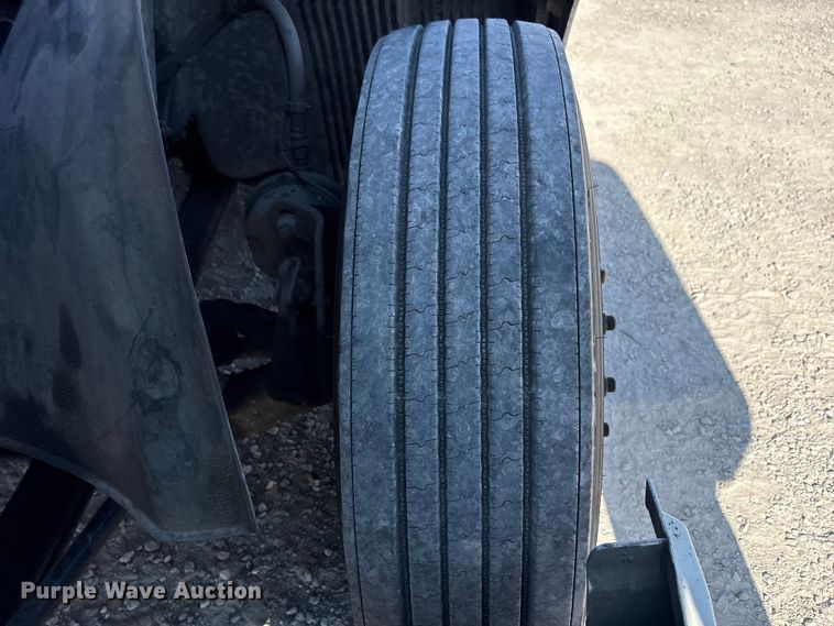 image for item YA1037 2019 Volvo VNL semi truck