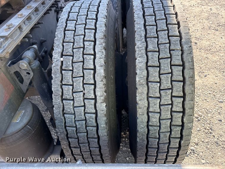 image for item YA1037 2019 Volvo VNL semi truck