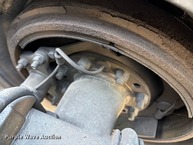 image for item YA1037 2019 Volvo VNL semi truck