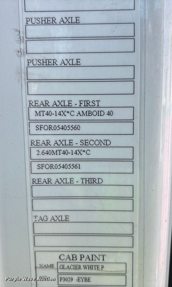 image for item YA1037 2019 Volvo VNL semi truck