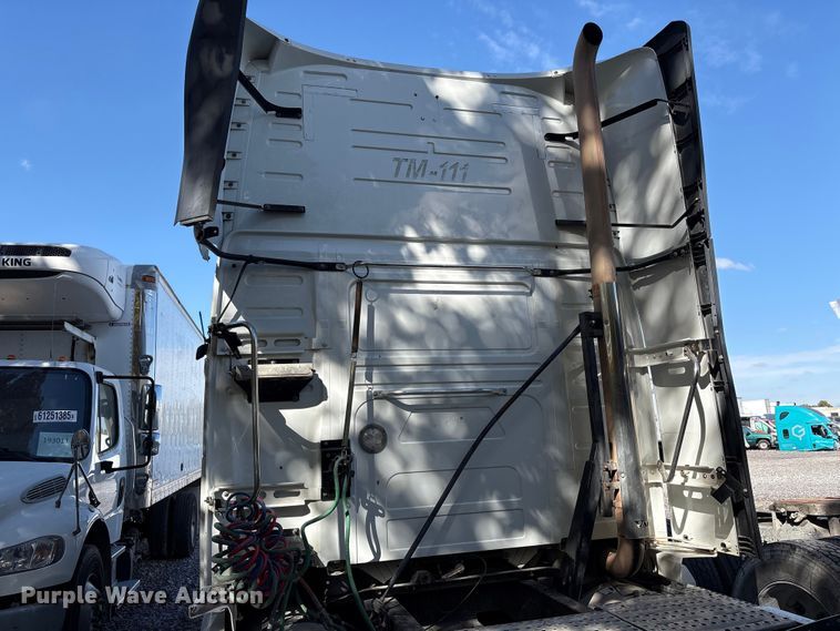 image for item YA1040 2019 Volvo VNL semi truck