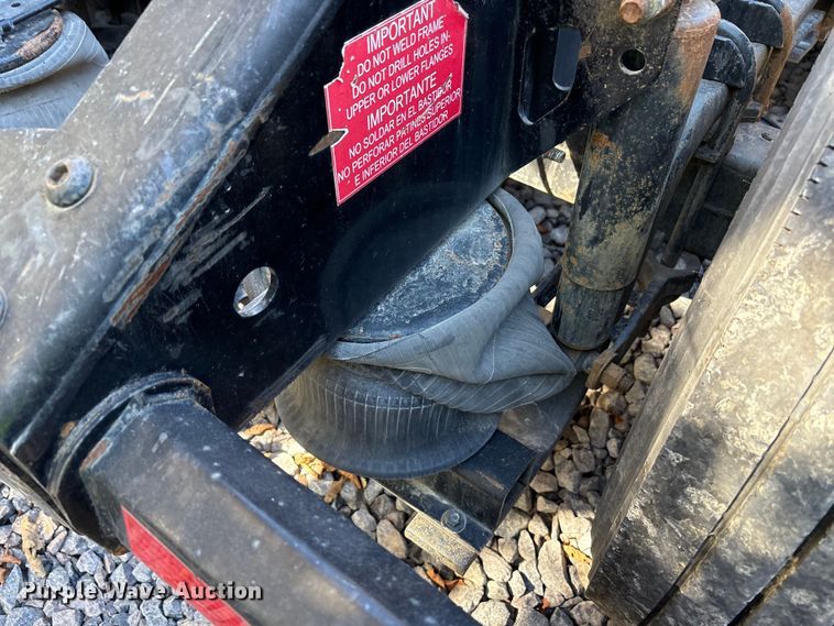 image for item YA1040 2019 Volvo VNL semi truck