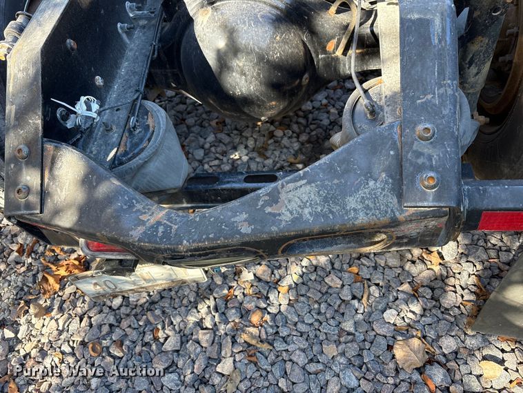 image for item YA1040 2019 Volvo VNL semi truck