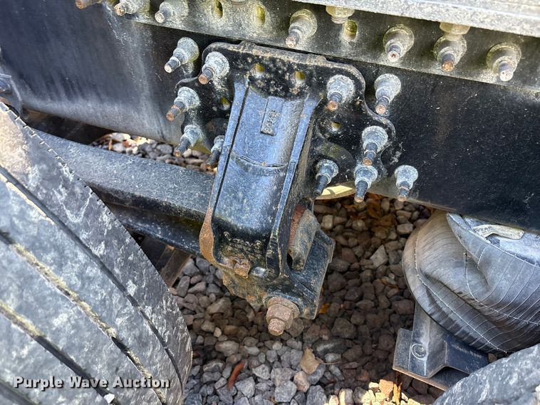 image for item YA1040 2019 Volvo VNL semi truck