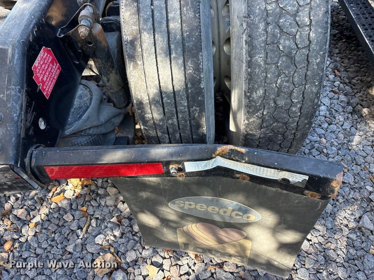 image for item YA1040 2019 Volvo VNL semi truck