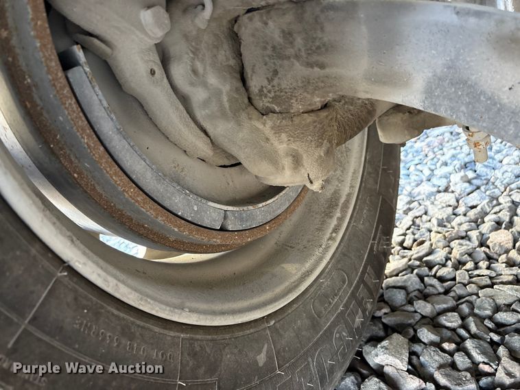 image for item YA1040 2019 Volvo VNL semi truck