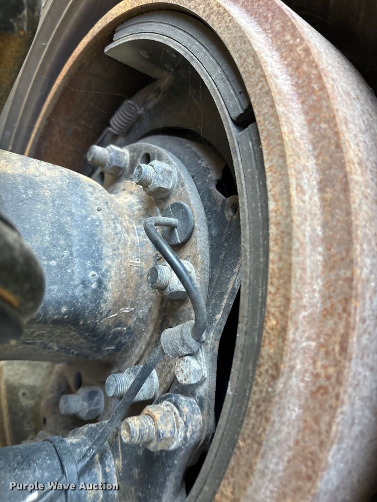 image for item YA1040 2019 Volvo VNL semi truck