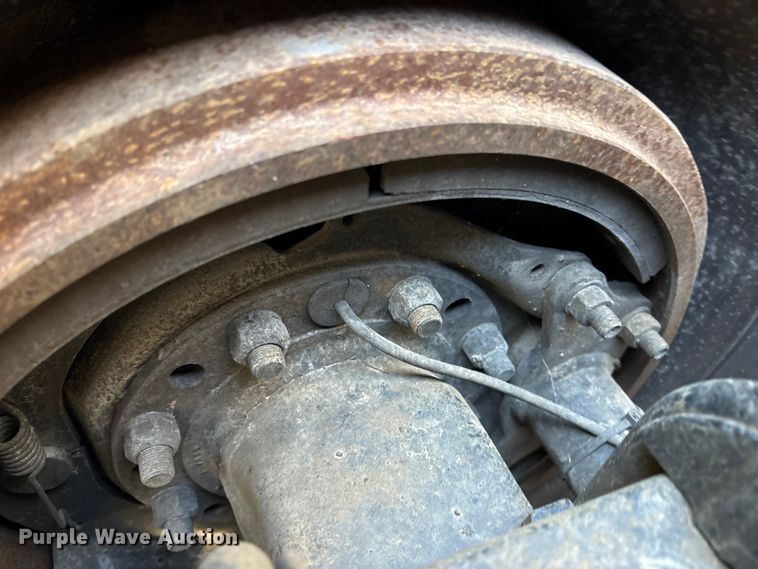 image for item YA1040 2019 Volvo VNL semi truck