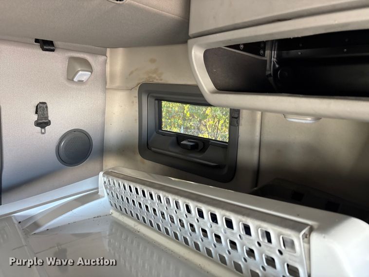 image for item YA1040 2019 Volvo VNL semi truck