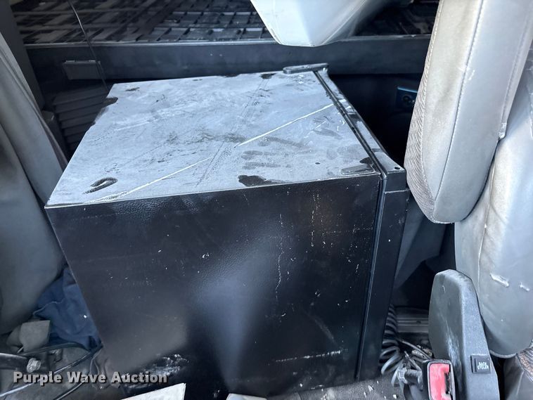 image for item YA1040 2019 Volvo VNL semi truck