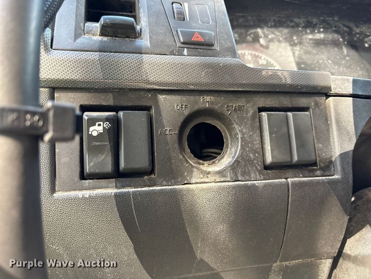 image for item YA1040 2019 Volvo VNL semi truck