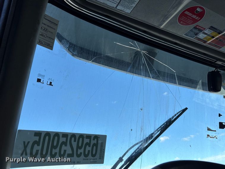 image for item YA1040 2019 Volvo VNL semi truck