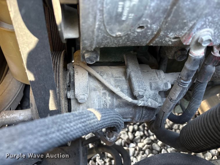 image for item YA1040 2019 Volvo VNL semi truck