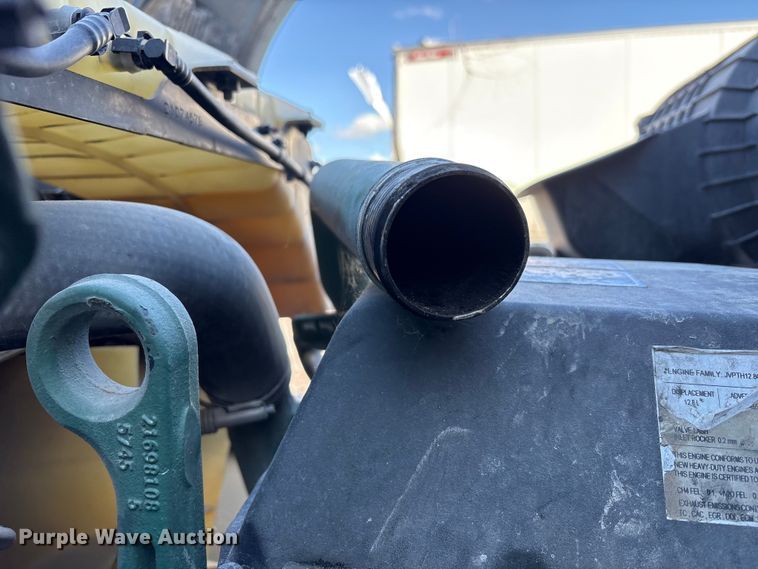 image for item YA1040 2019 Volvo VNL semi truck