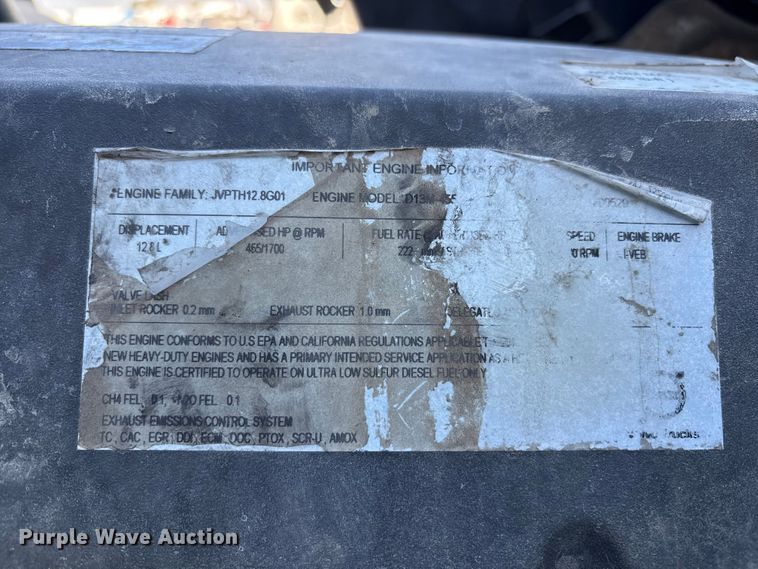 image for item YA1040 2019 Volvo VNL semi truck