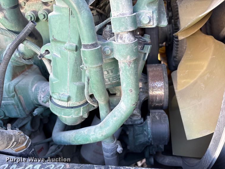 image for item YA1040 2019 Volvo VNL semi truck