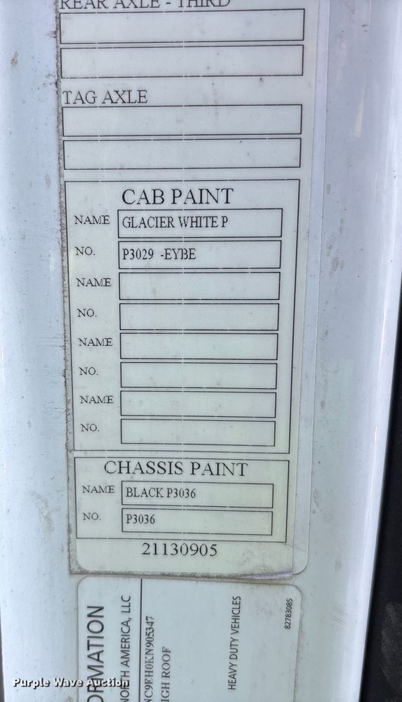 image for item YA1040 2019 Volvo VNL semi truck