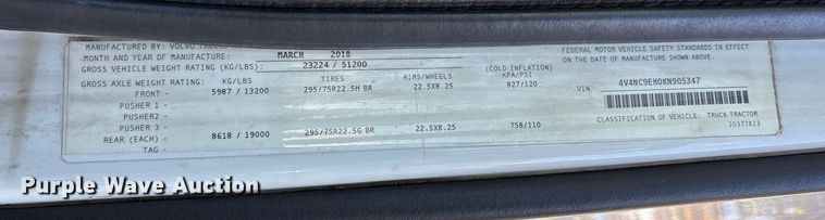 image for item YA1040 2019 Volvo VNL semi truck