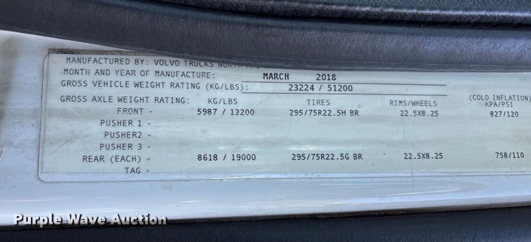 image for item YA1040 2019 Volvo VNL semi truck