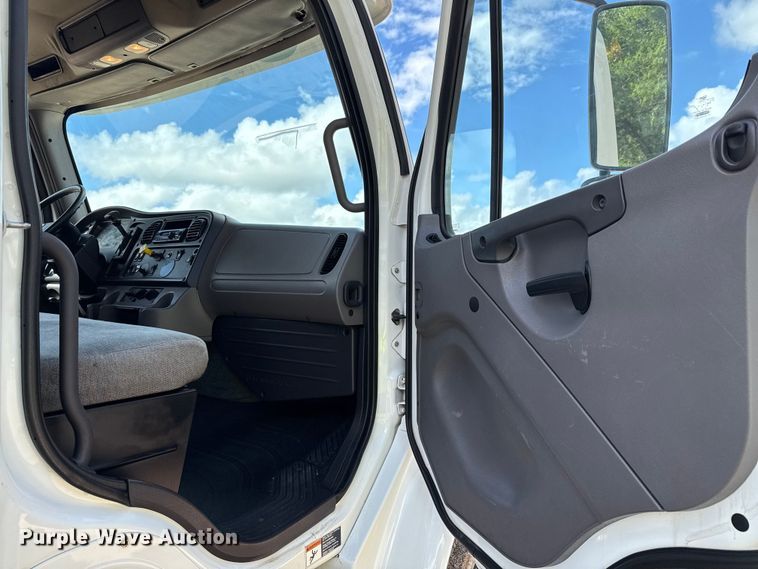 image for item YA1053 2017 Freightliner Business Class M2 refrigerated truck