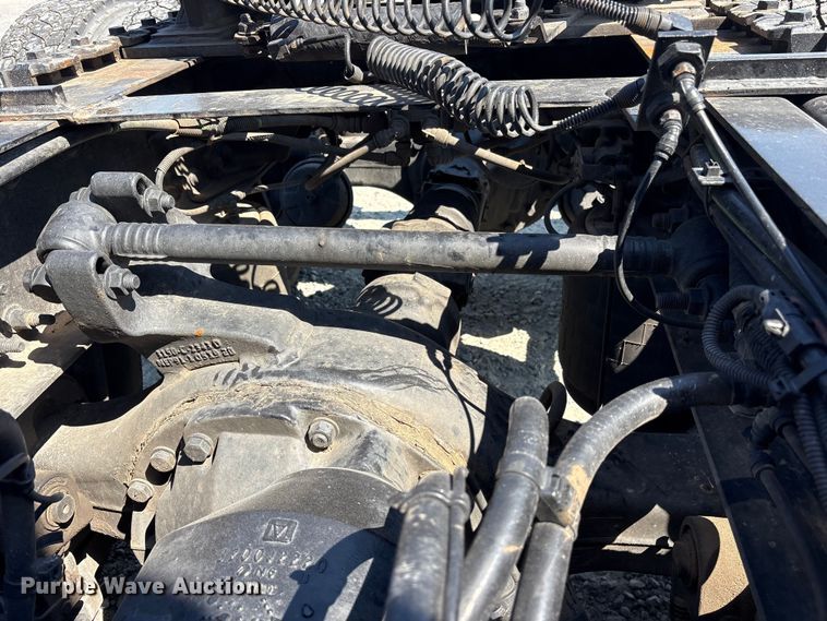 image for item YA1087 2021 International LT625 semi truck