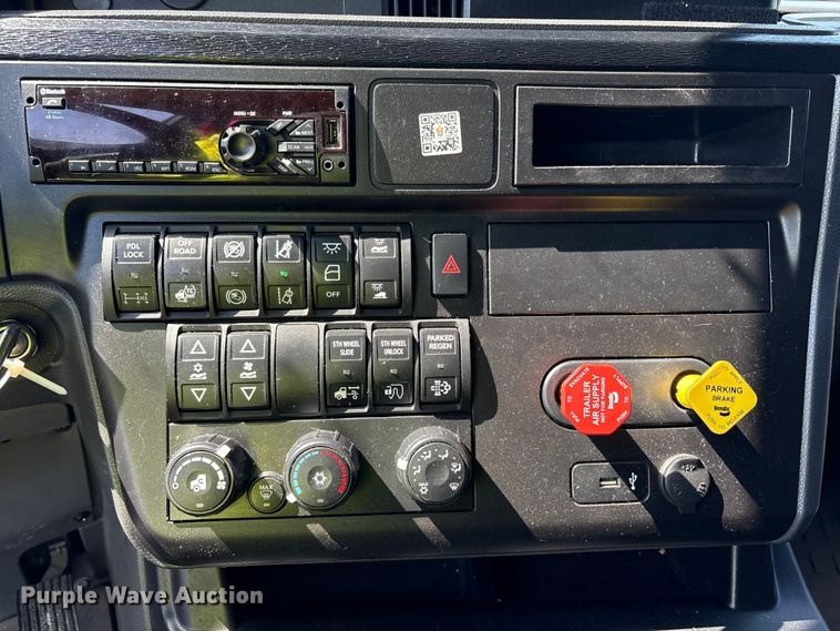 image for item YA1087 2021 International LT625 semi truck