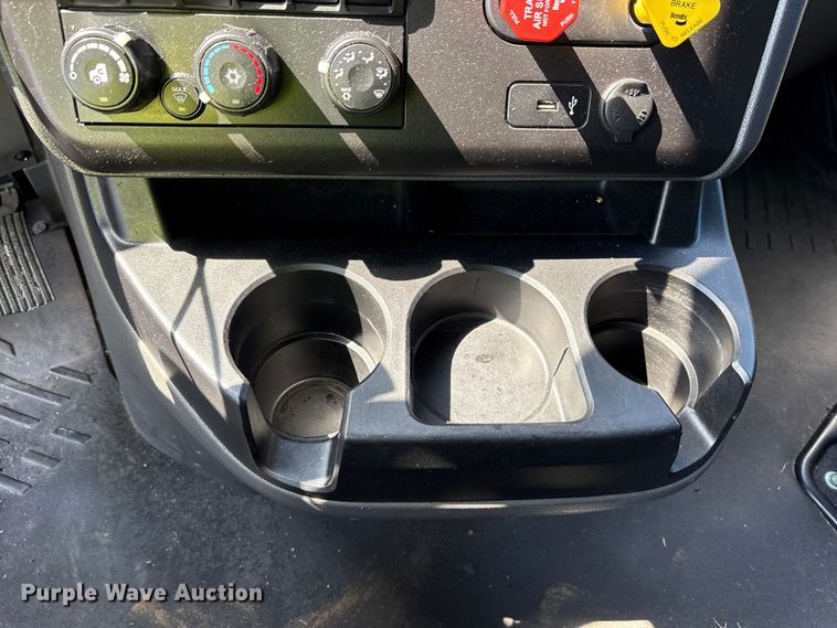 image for item YA1087 2021 International LT625 semi truck