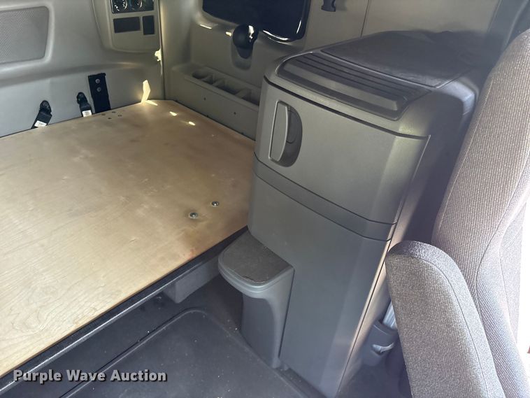 image for item YA1087 2021 International LT625 semi truck