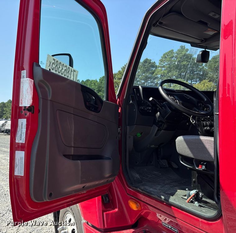 image for item YA1087 2021 International LT625 semi truck