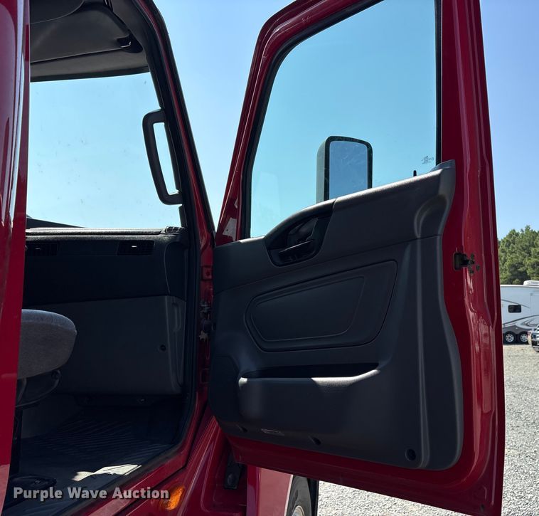 image for item YA1087 2021 International LT625 semi truck