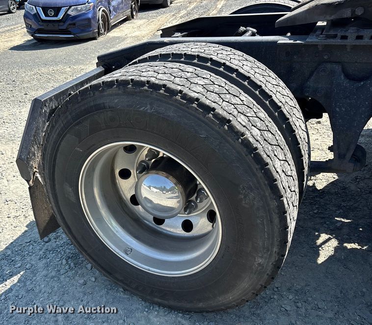 image for item YA1087 2021 International LT625 semi truck