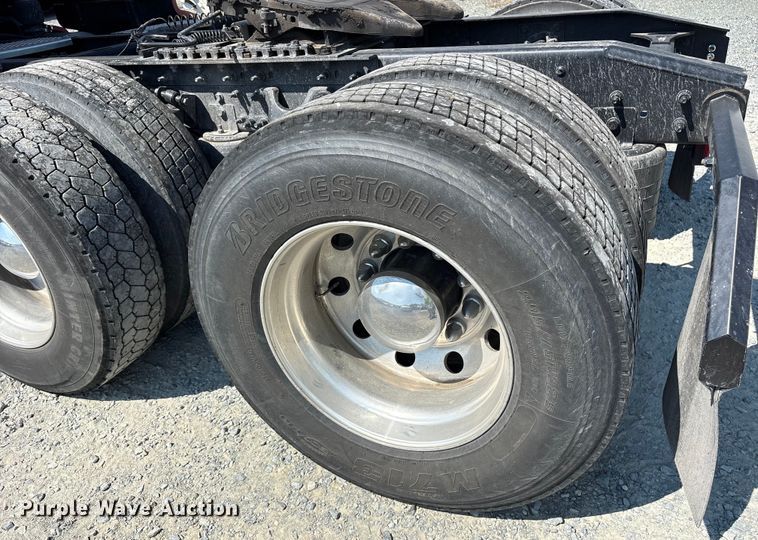 image for item YA1087 2021 International LT625 semi truck