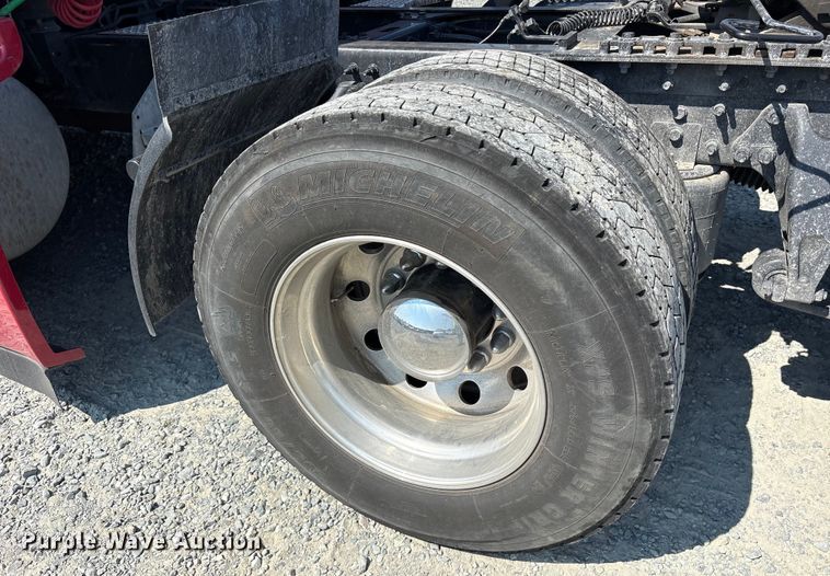 image for item YA1087 2021 International LT625 semi truck